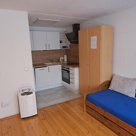 Helle Souterrainwohnung Naehe Flughafen, Landshut Und Muenchen 1 Bis 5 Personen Bruckberg Exterior foto