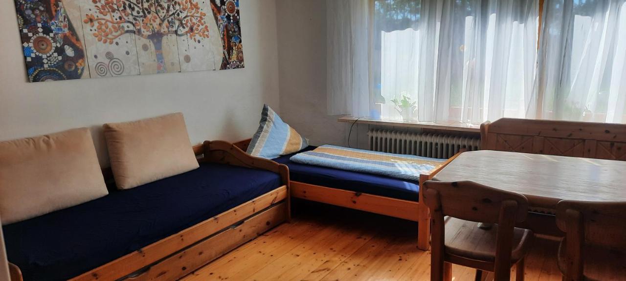Helle Souterrainwohnung Naehe Flughafen, Landshut Und Muenchen 1 Bis 5 Personen Bruckberg Exterior foto