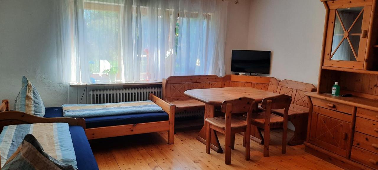 Helle Souterrainwohnung Naehe Flughafen, Landshut Und Muenchen 1 Bis 5 Personen Bruckberg Exterior foto